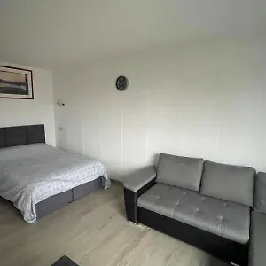 Elegant A Louise, Quartier Prestige De Appartement