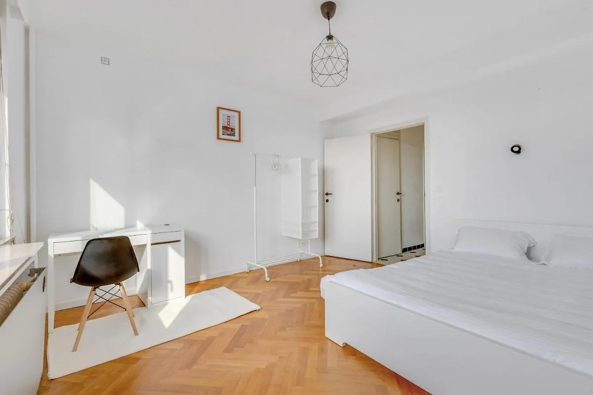 2 Bedroom Apartment Brussels Midi 0*,  Belgien